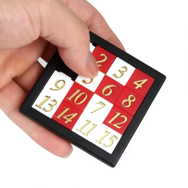 Casse-tête numérique coulissant compact : stimule la logique, la concentration et offre une activité relaxante. Parfait dès 8 ans.
