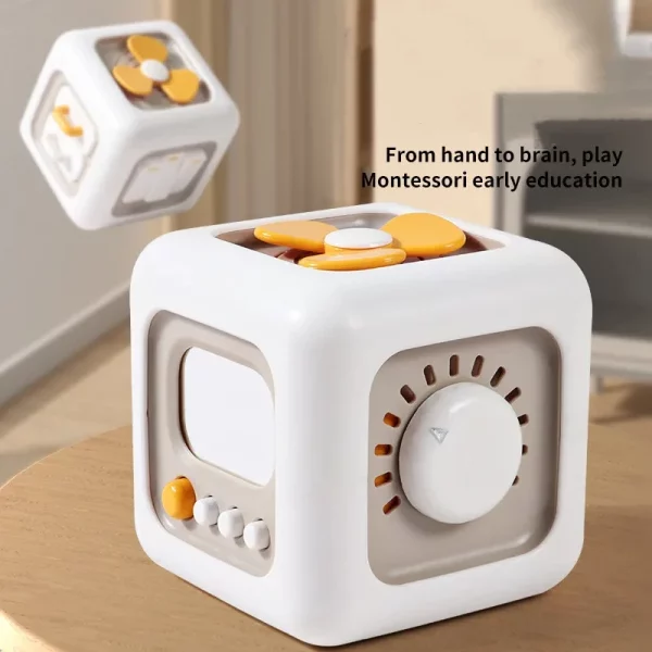 Jouet cube Fidget Montessori pour enfants dès 3 ans. Stimule motricité fine, sensoriel et apprentissage ludique. Compact, sûr et certifié CE.