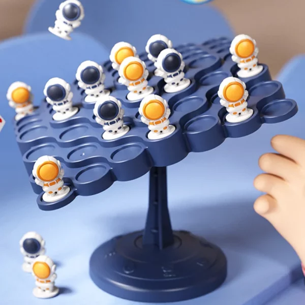 Jeu Montessori sur le thème de l’espace, conçu pour développer l’équilibre, la réflexion stratégique et la motricité fine des enfants dès 3 ans. Certifié CE.