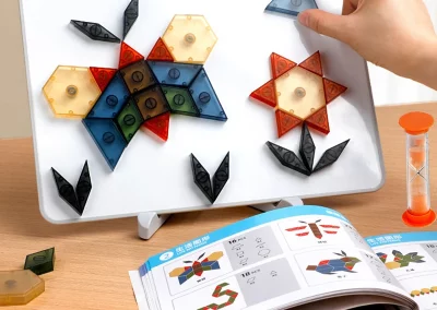 Blocs de construction magnétiques pour enfants 3+ ans, avec 254 pièces. Stimule créativité, motricité fine, pensée logique et la régulation de problèmes. Certifié CE.