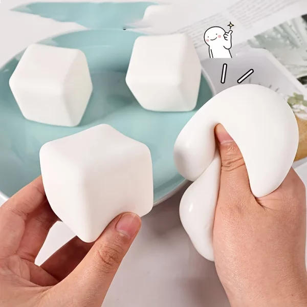 Balles carrées anti-stress squishy, douces et extensibles. Idéales pour soulager l’anxiété, améliorer la concentration et offrir une stimulation sensorielle apaisante. Parfaites pour enfants et adultes.